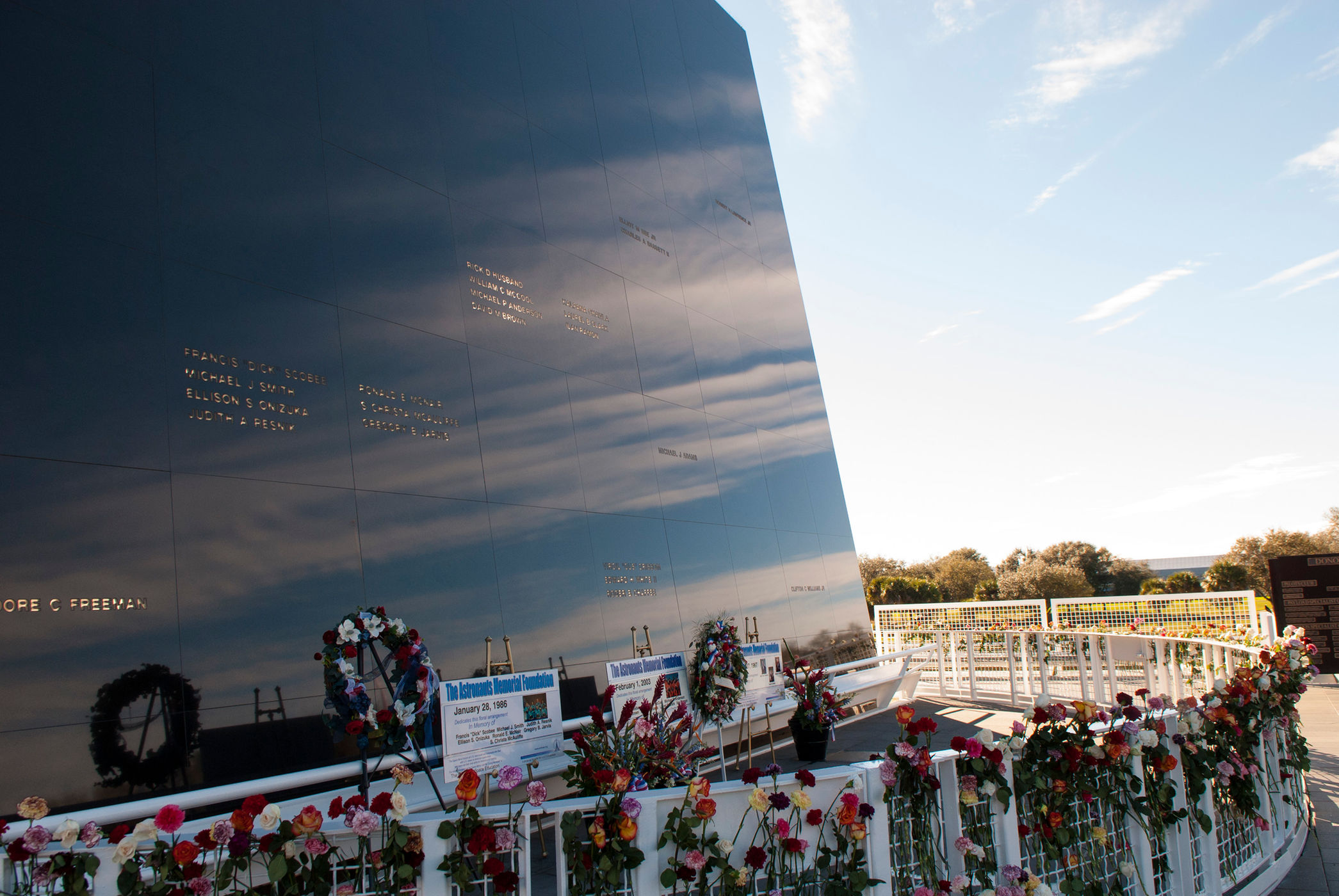 NASA space-mirror-memorial.jpg