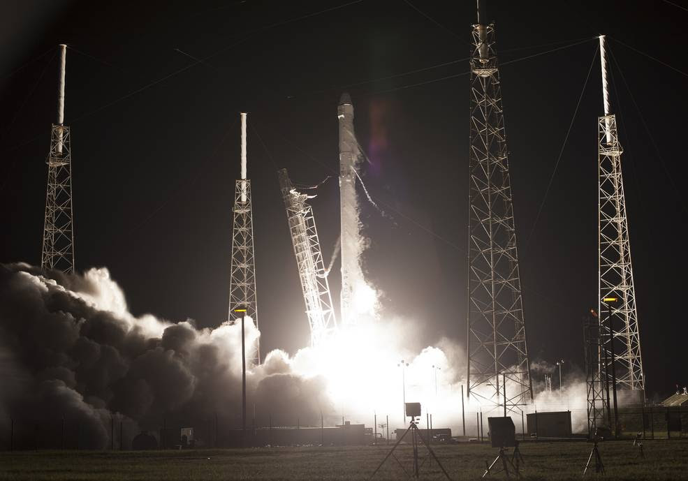 Falcon 9 Liftoff for SpaceX CRS-9.jpg