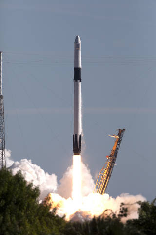 The two-stage Falcon 9 launch vehicle lifts off Space Launch Complex 40 at Cape Canaveral Air Force Station carrying the SpaceX’s Dragon resupply spacecraft to the International Space Station. Liftoff was at 1:16 p.m. EST, Dec. 5, 2018.<br /><br />Credits: NASA/Kim Shiflett